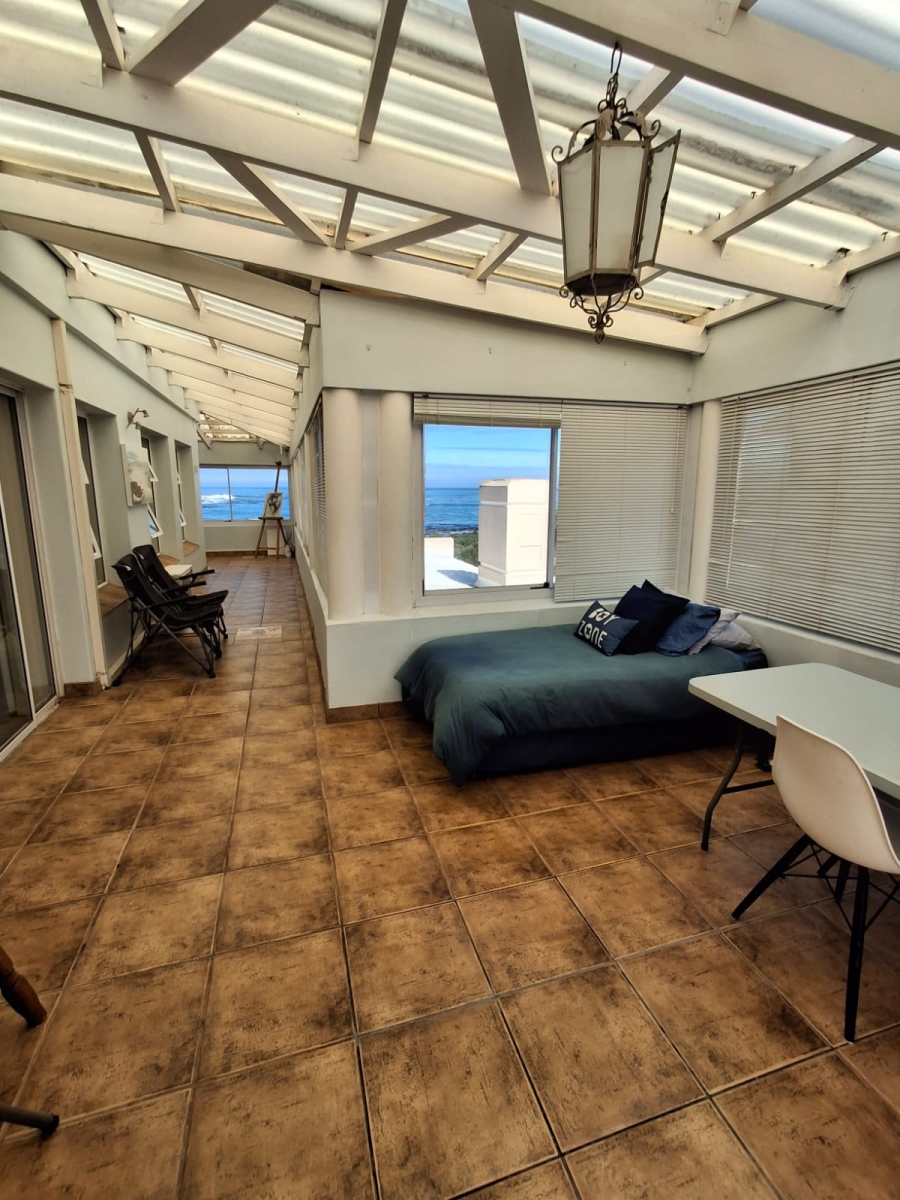 5 Bedroom Property for Sale in Sandbaai Western Cape